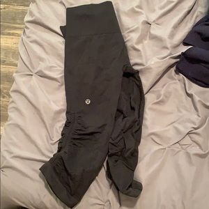 Grey cropped scrunched lululemon capris